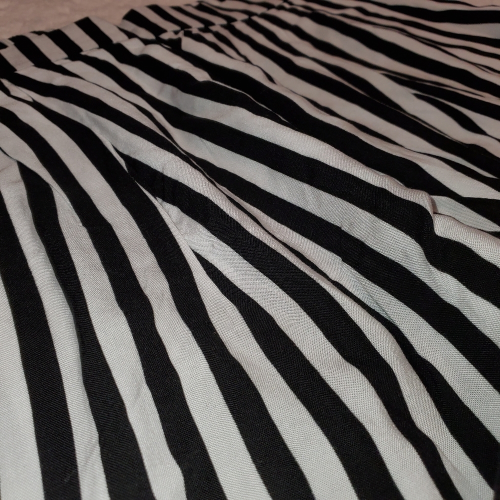 STRIPED HIGH WAIST SHORTS - Picture 4 of 6